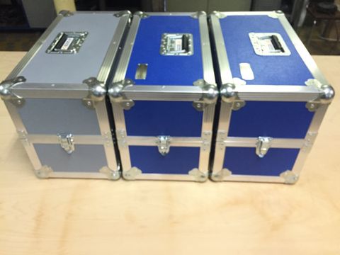 Přepravní box na geometrii závodních aut — fotka 4